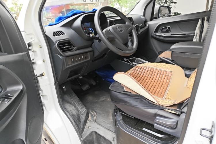 Used CHANGAN KAICHENG Ruixing EM80 2025 Passenger Version Comfort Edition 6-Seater 300 km Dual-Swing Doors Interior 3