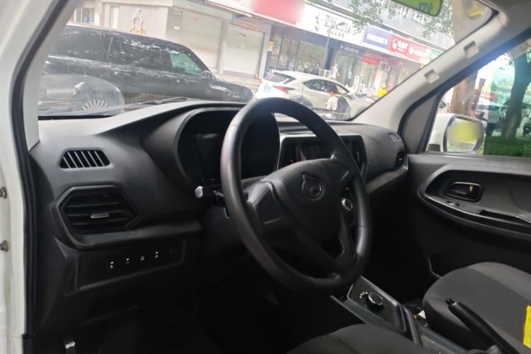 Used CHANGAN KAICHENG Ruixing EM80 2025 Wealth Edition Passenger Version Comfortable Model 6 Seats 300km Side-Hinged Doors Interior 3