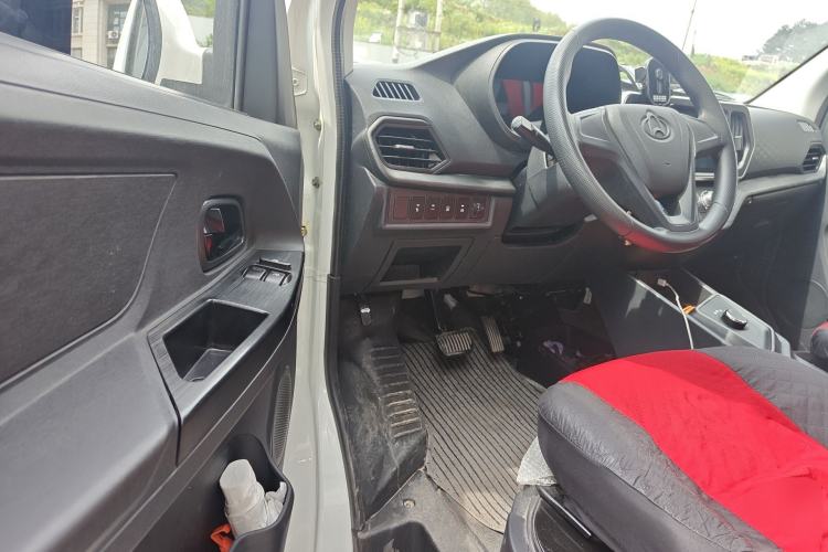 Used CHANGAN KAICHENG Ruixing EM80 2025 Passenger Version Comfort Edition 6-Seater 300 km Dual-Swing Doors Interior 3