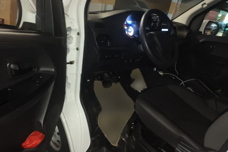 Used CHANGAN KAICHENG Ruixing EM80 2025 Cargo Version Standard 2-Seater 300 km Side-Hinged Doors Interior 3