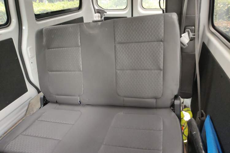 Used CHANGAN KAICHENG Ruixing EM80 2025 Passenger Version Comfort Edition 6-Seater 300 km Dual-Swing Doors Interior 4