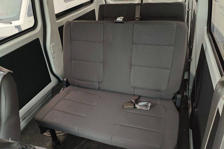 Used CHANGAN KAICHENG Ruixing EM80 2025 Customized Passenger Version 6-Seater 300km Side-Hinged Doors Interior 4
