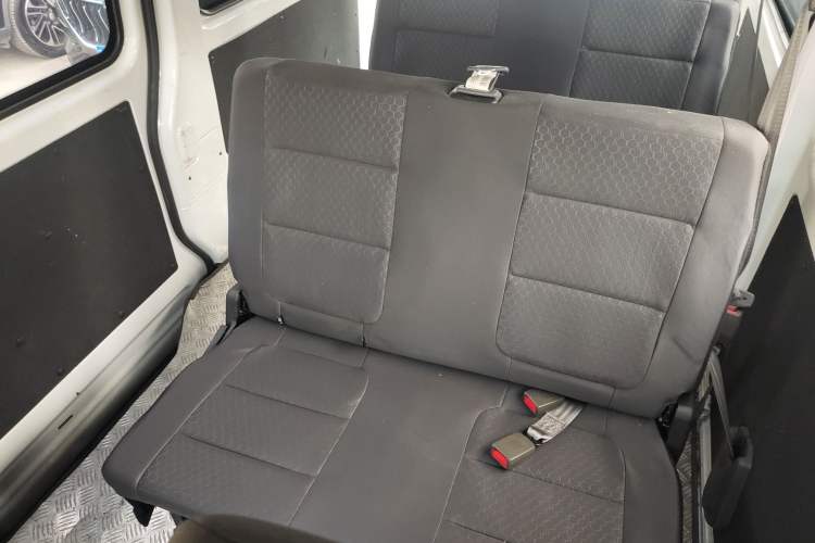 Used CHANGAN KAICHENG Ruixing EM80 2025 Passenger Version Comfort Edition 6-Seater 300 km Dual-Swing Doors Interior 4