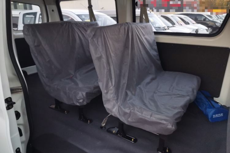 Used CHANGAN KAICHENG Ruixing EM80 2025 Passenger Version Comfort Edition 6-Seater 300 km Dual-Swing Doors Interior 4