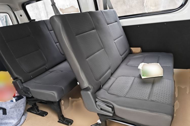 Used CHANGAN KAICHENG Ruixing EM80 2025 Passenger Version Comfort Edition 6-Seater 300 km Dual-Swing Doors Interior 4