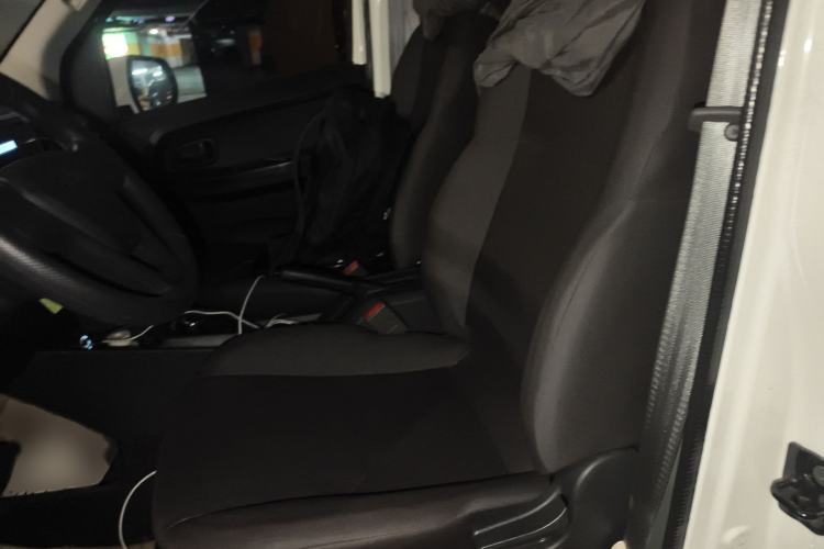 Used CHANGAN KAICHENG Ruixing EM80 2025 Cargo Version Standard 2-Seater 300 km Side-Hinged Doors Interior 4