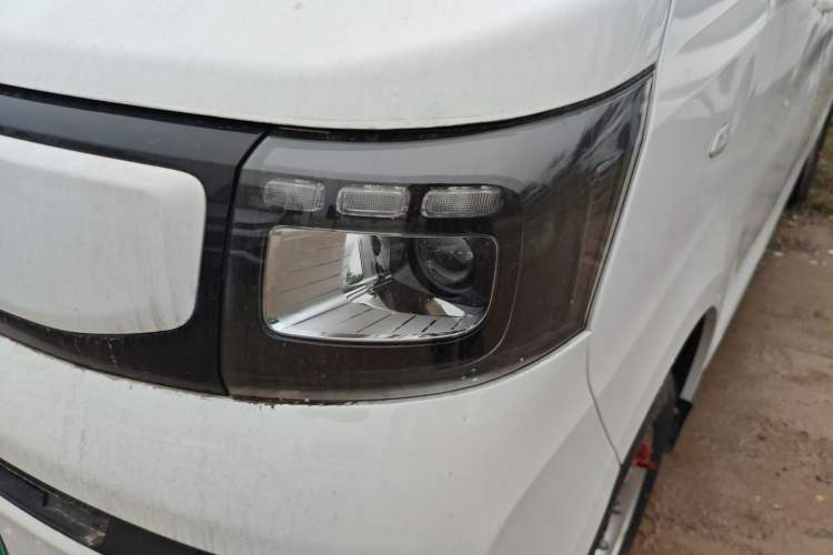 Used CHANGAN KAICHENG Ruixing EM80 2025 Customized Passenger Version 6-Seater 300km Side-Hinged Doors Left Front Headlight