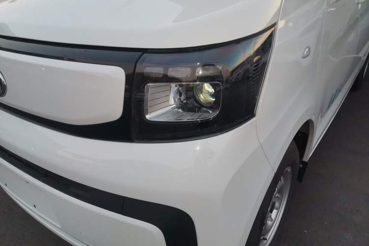 Used CHANGAN KAICHENG Ruixing EM80 2025 Passenger Version Comfort Edition 6-Seater 300 km Dual-Swing Doors Left Front Headlight