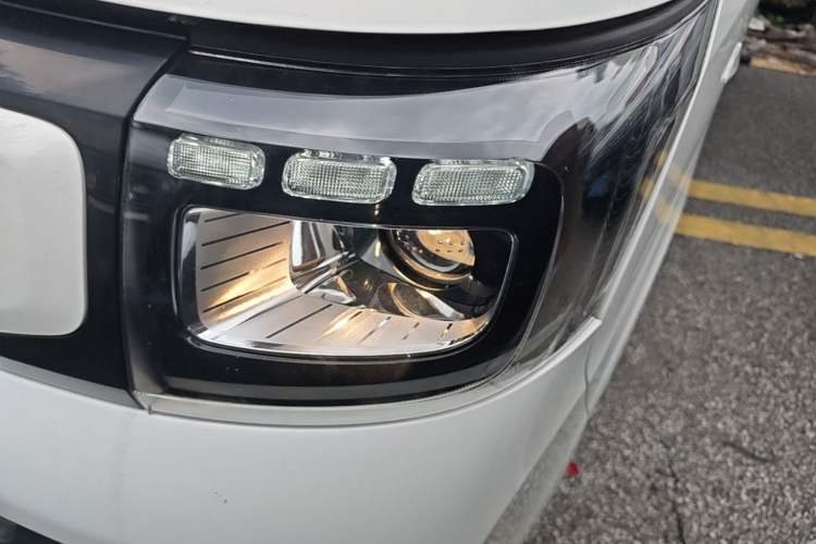 Used CHANGAN KAICHENG Ruixing EM80 2025 Passenger Version Comfort Edition 6-Seater 300 km Dual-Swing Doors Left Front Headlight