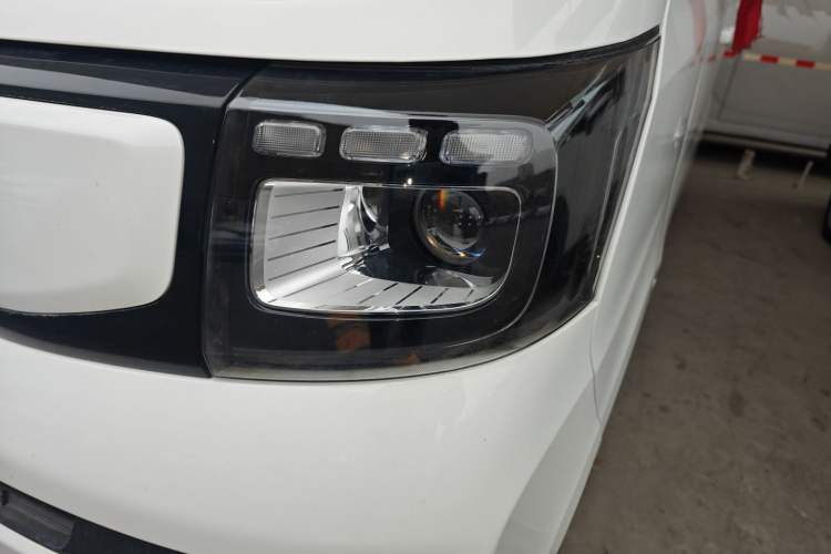 Used CHANGAN KAICHENG Ruixing EM80 2025 Cargo Version Standard 2-Seater 300 km Side-Hinged Doors Left Front Headlight