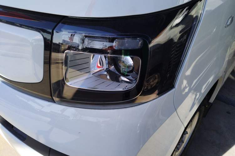 Used CHANGAN KAICHENG Ruixing EM80 2025 Passenger Version Comfort Edition 6-Seater 300 km Dual-Swing Doors Left Front Headlight