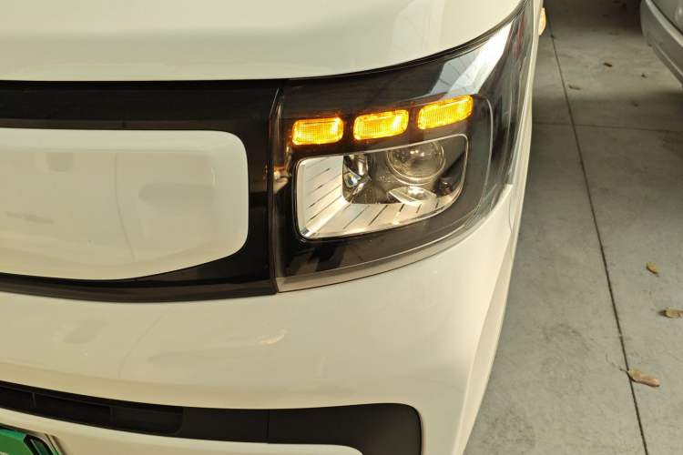 Used CHANGAN KAICHENG Ruixing EM80 2025 Passenger Version Comfort Model 6 Seats 300 km Liftback Door Left Front Headlight