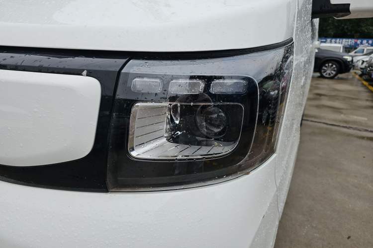 Used CHANGAN KAICHENG Ruixing EM80 2025 Passenger Version Comfort Edition 6-Seater 300 km Dual-Swing Doors Left Front Headlight