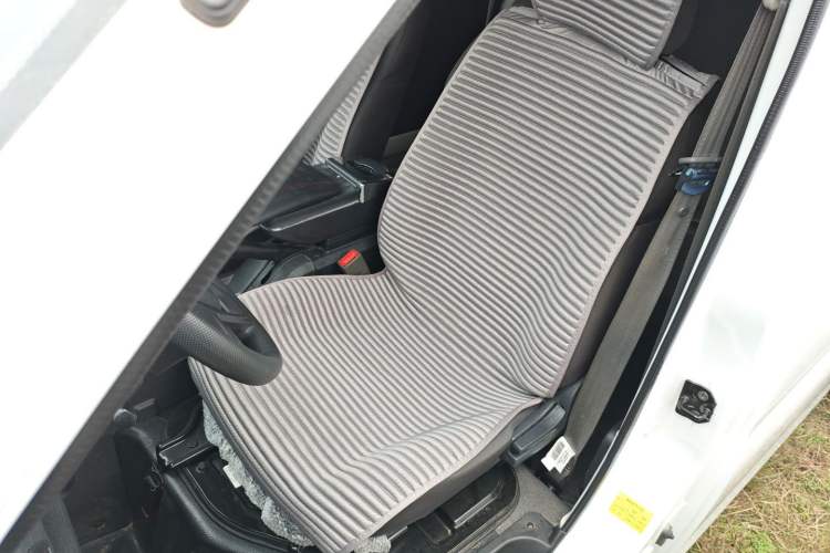 Used CHANGAN KAICHENG Ruixing EM80 2025 Customized Passenger Version 6-Seater 300km Side-Hinged Doors Left Front Seat