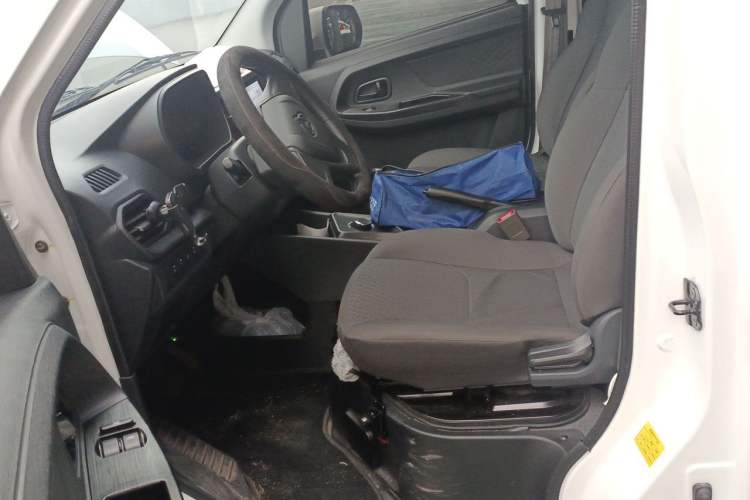 Used CHANGAN KAICHENG Ruixing EM80 2025 Passenger Version Comfort Edition 6-Seater 300 km Dual-Swing Doors Left Front Seat