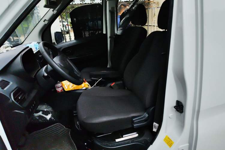 Used CHANGAN KAICHENG Ruixing EM80 2025 Passenger Version Comfort Edition 6-Seater 300 km Dual-Swing Doors Left Front Seat
