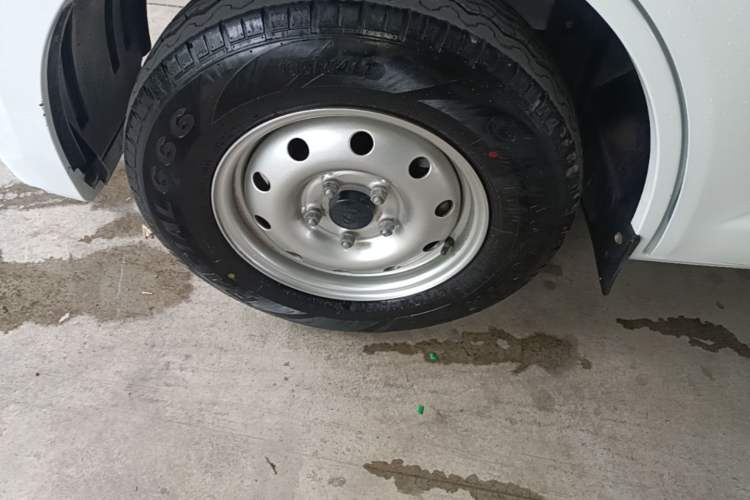 Used CHANGAN KAICHENG Ruixing EM80 2025 Model Commercial Version Standard 2-Seater 300 km Liftgate Left Front Wheel Hub