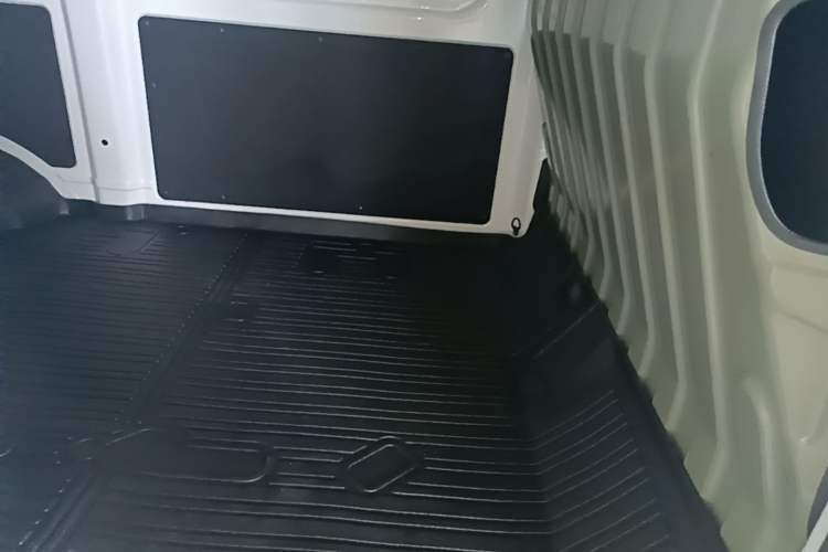 Used CHANGAN KAICHENG Ruixing EM80 2025 Model Commercial Version Standard 2-Seater 300 km Liftgate Left Rear Seat