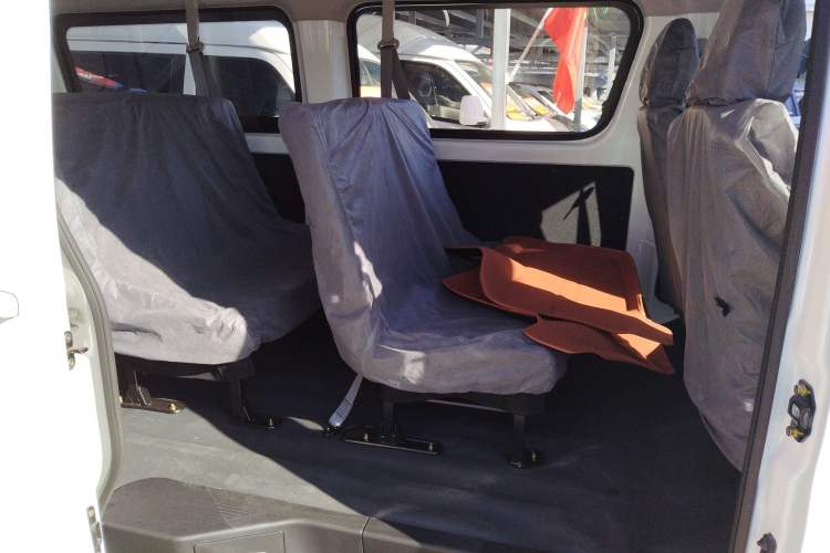 Used CHANGAN KAICHENG Ruixing EM80 2025 Passenger Version Comfort Edition 6-Seater 300 km Dual-Swing Doors Left Rear Seat