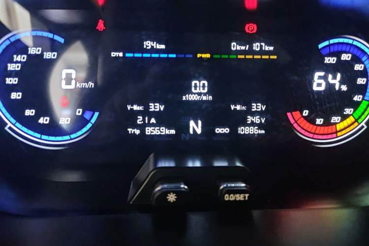 Used CHANGAN KAICHENG Ruixing EM80 2025 Passenger Version Comfort Edition 6-Seater 300 km Dual-Swing Doors Odometer Close Up