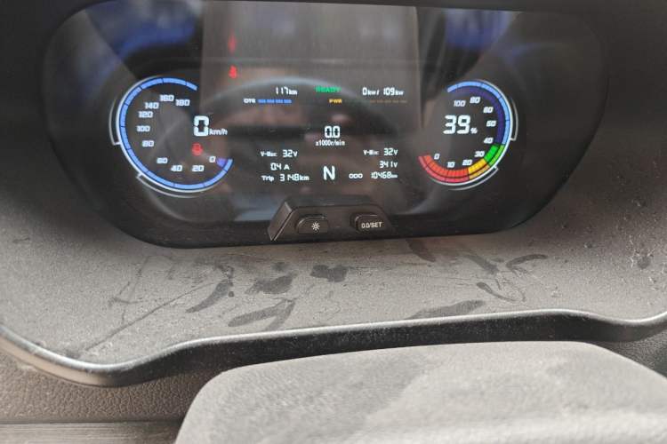 Used CHANGAN KAICHENG Ruixing EM80 2025 Passenger Version Comfort Edition 6-Seater 300 km Dual-Swing Doors Odometer Close Up