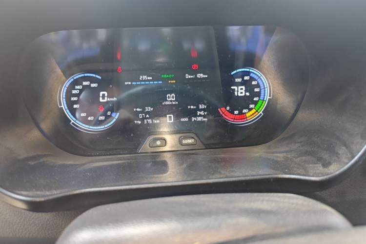 Used CHANGAN KAICHENG Ruixing EM80 2025 Passenger Version Comfort Edition 6-Seater 300 km Dual-Swing Doors Odometer Close Up