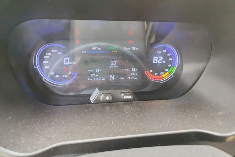 Used CHANGAN KAICHENG Ruixing EM80 2025 Passenger Version Comfort Edition 6-Seater 300 km Dual-Swing Doors Odometer Close Up