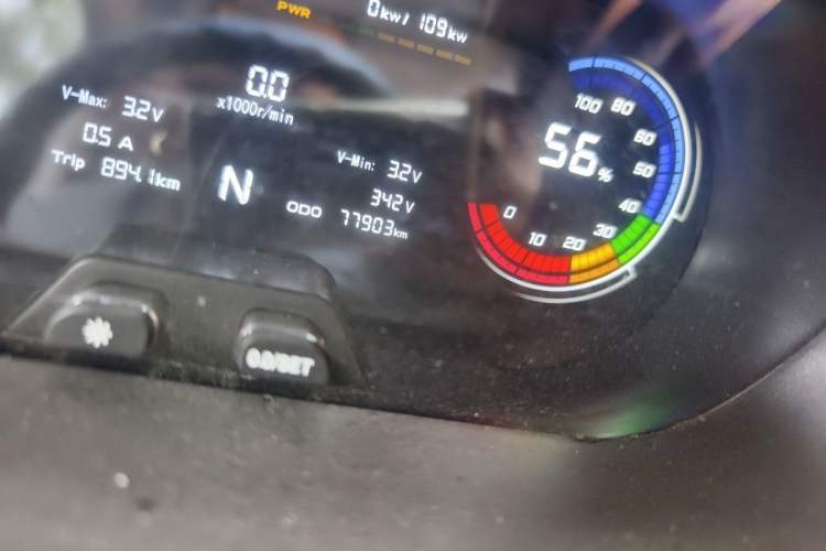 Used CHANGAN KAICHENG Ruixing EM80 2025 Passenger Version Comfort Model 6 Seats 300 km Liftback Door Odometer Close Up