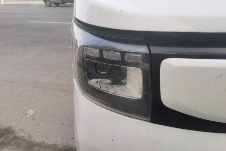 Used CHANGAN KAICHENG Ruixing EM80 2025 Passenger Version Comfort Edition 6-Seater 300 km Dual-Swing Doors Right Front Headlight
