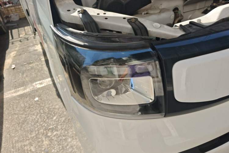 Used CHANGAN KAICHENG Ruixing EM80 2025 Passenger Version Comfort Edition 6-Seater 300 km Dual-Swing Doors Right Front Headlight