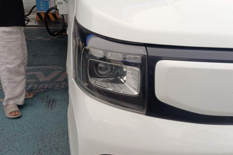 Used CHANGAN KAICHENG Ruixing EM80 2025 Passenger Version Comfort Edition 6-Seater 300 km Dual-Swing Doors Right Front Headlight