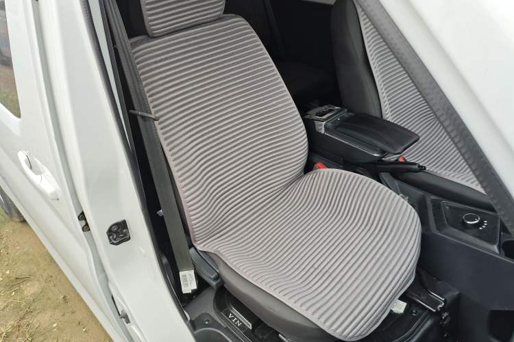 Used CHANGAN KAICHENG Ruixing EM80 2025 Customized Passenger Version 6-Seater 300km Side-Hinged Doors Right Front Seat