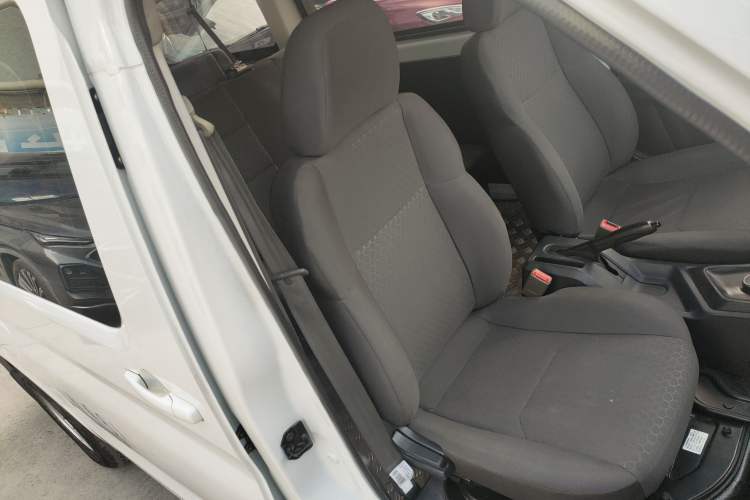 Used CHANGAN KAICHENG Ruixing EM80 2025 Passenger Version Comfort Edition 6-Seater 300 km Dual-Swing Doors Right Front Seat