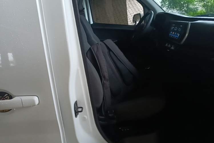 Used CHANGAN KAICHENG Ruixing EM80 2025 Model Commercial Version Standard 2-Seater 300 km Liftgate Right Front Seat