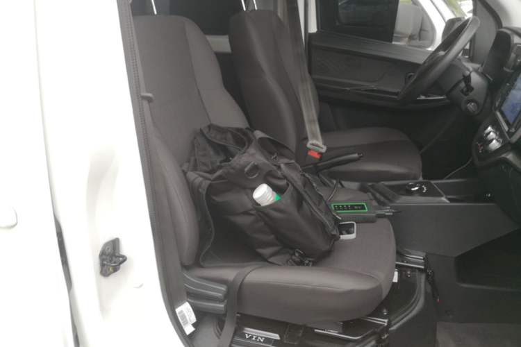 Used CHANGAN KAICHENG Ruixing EM80 2025 Passenger Version Comfort Edition 6-Seater 300 km Dual-Swing Doors Right Front Seat