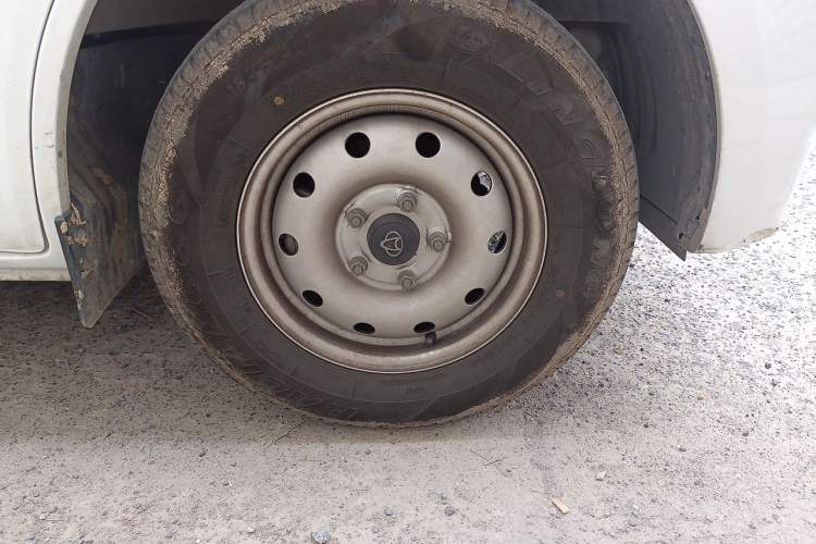 Used CHANGAN KAICHENG Ruixing EM80 2025 Passenger Version Comfort Edition 6-Seater 300 km Dual-Swing Doors Right Front Wheel Hub