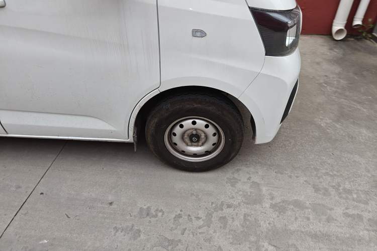 Used CHANGAN KAICHENG Ruixing EM80 2025 Passenger Version Comfort Model 6 Seats 300 km Liftback Door Right Front Wheel Hub