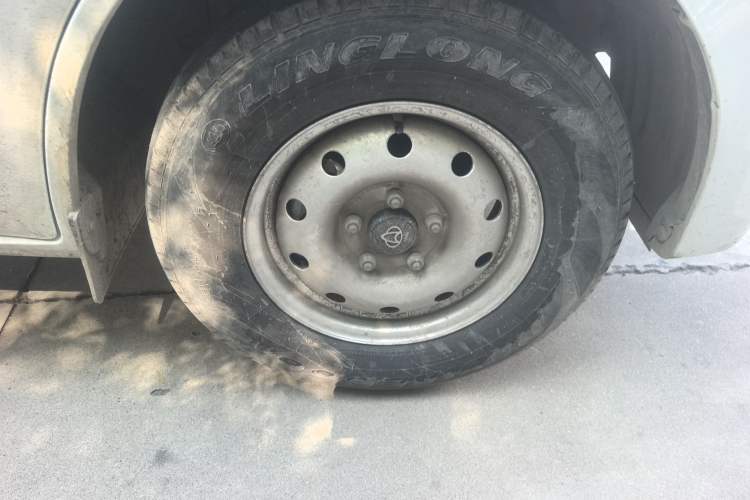 Used CHANGAN KAICHENG Ruixing EM80 2025 Passenger Version Comfort Model 6 Seats 300 km Liftback Door Right Front Wheel Hub