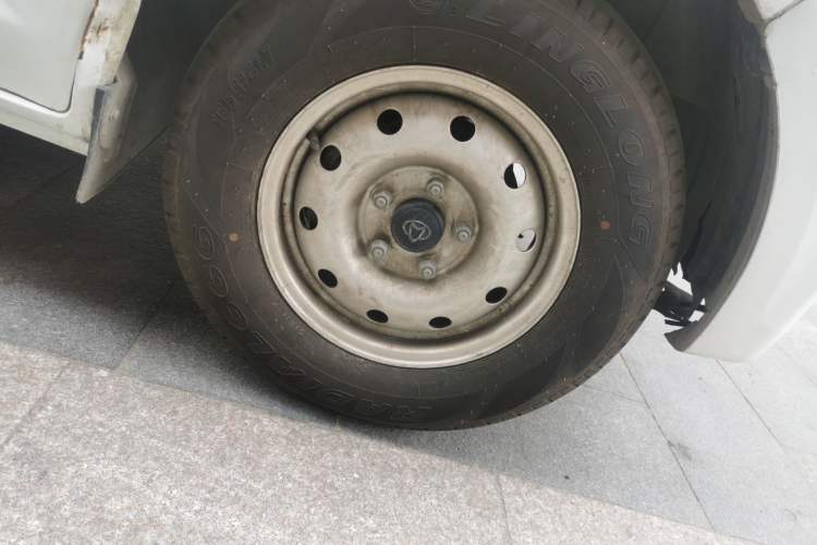 Used CHANGAN KAICHENG Ruixing EM80 2025 Cargo Version Comfort Type 2 Seats 300 km Side-Hinged Doors Right Front Wheel Hub