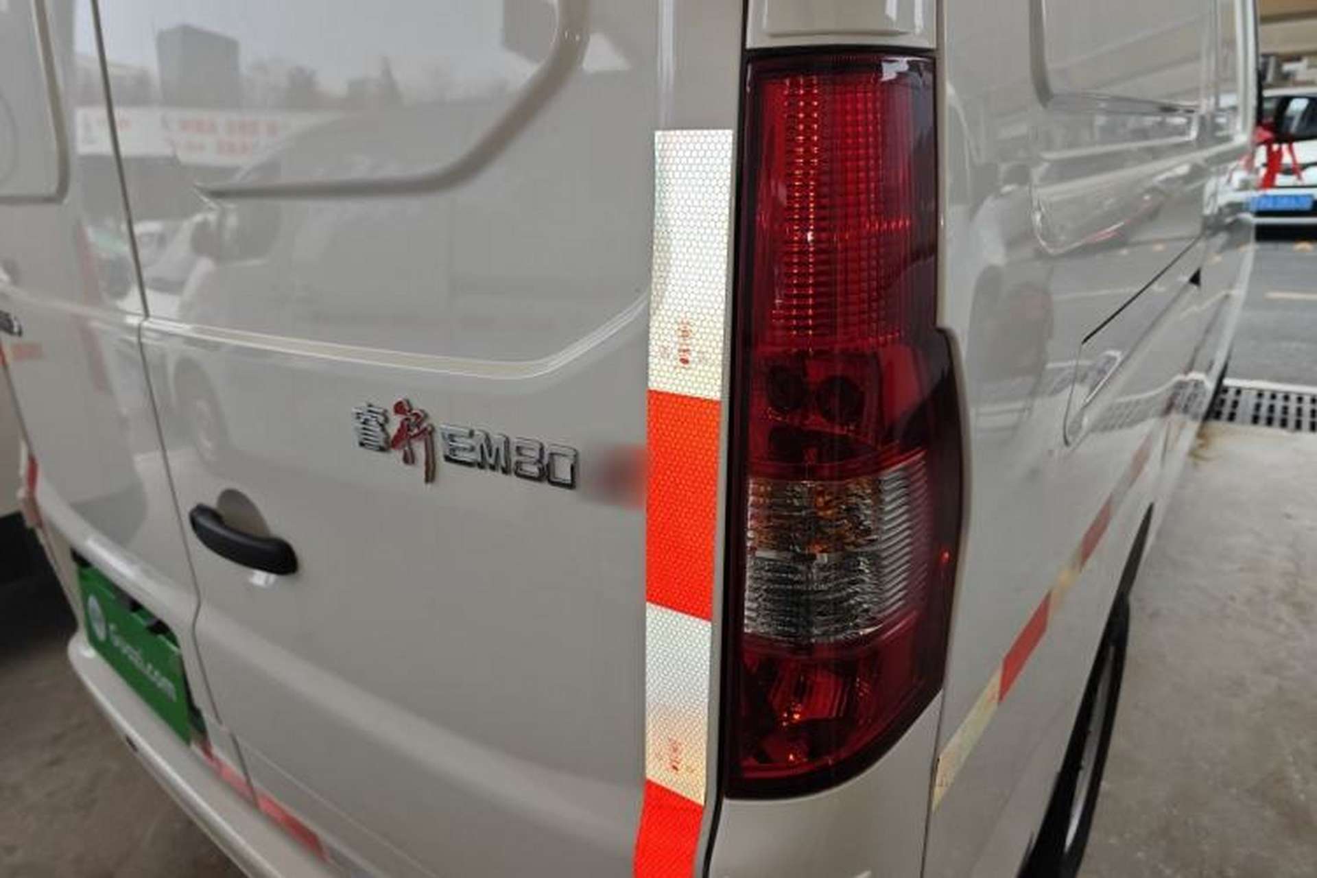 Used CHANGAN KAICHENG Ruixing EM80 2025 Cargo Version Standard 2-Seater 300 km Side-Hinged Doors Right Rear Taillight