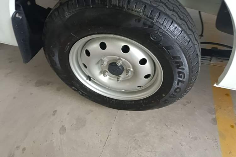 Used CHANGAN KAICHENG Ruixing EM80 2025 Model Commercial Version Standard 2-Seater 300 km Liftgate Right Rear Wheel Hub