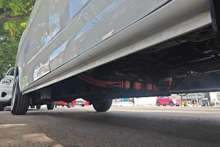 Used CHANGAN KAICHENG Ruixing EM80 2025 Passenger Version Comfort Edition 6-Seater 300 km Dual-Swing Doors Right Side Sill