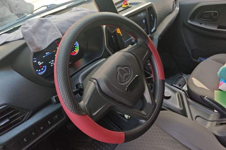 Used CHANGAN KAICHENG Ruixing EM80 2025 Passenger Version Comfort Edition 6-Seater 300 km Dual-Swing Doors Steering Wheel