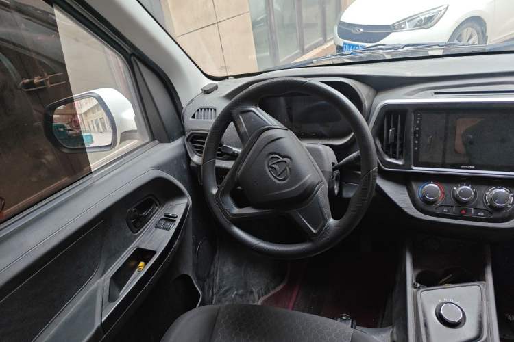 Used CHANGAN KAICHENG Ruixing EM80 2025 Passenger Version Comfort Edition 6-Seater 300 km Dual-Swing Doors Steering Wheel