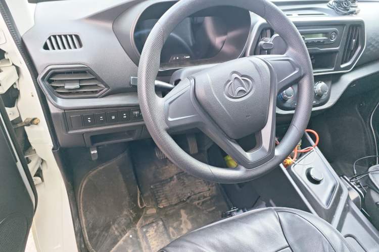 Used CHANGAN KAICHENG Ruixing EM80 2025 Passenger Version Comfort Edition 6-Seater 300 km Dual-Swing Doors Steering Wheel