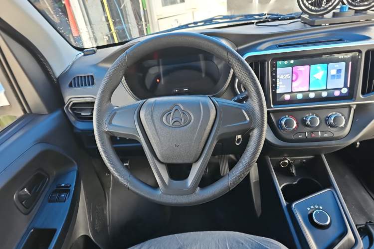 Used CHANGAN KAICHENG Ruixing EM80 2025 Passenger Version Comfort Edition 6-Seater 300 km Dual-Swing Doors Steering Wheel