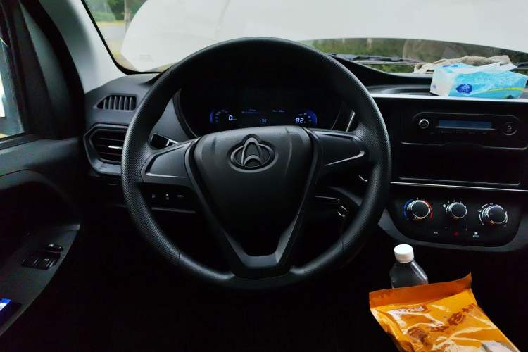 Used CHANGAN KAICHENG Ruixing EM80 2025 Passenger Version Comfort Edition 6-Seater 300 km Dual-Swing Doors Steering Wheel