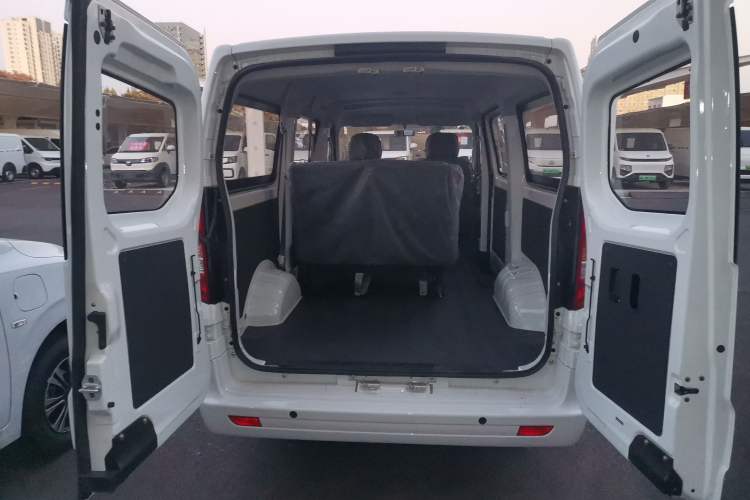 Used CHANGAN KAICHENG Ruixing EM80 2025 Passenger Version Comfort Edition 6-Seater 300 km Dual-Swing Doors Trunk