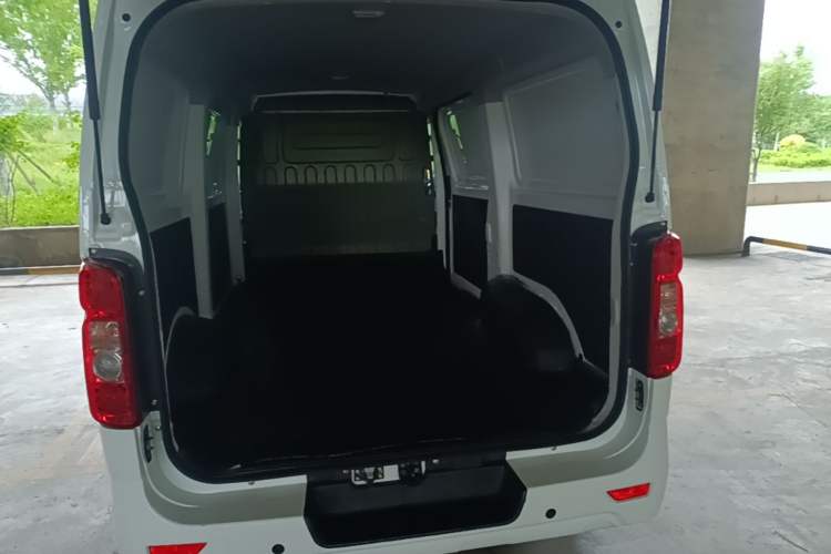 Used CHANGAN KAICHENG Ruixing EM80 2025 Model Commercial Version Standard 2-Seater 300 km Liftgate Trunk