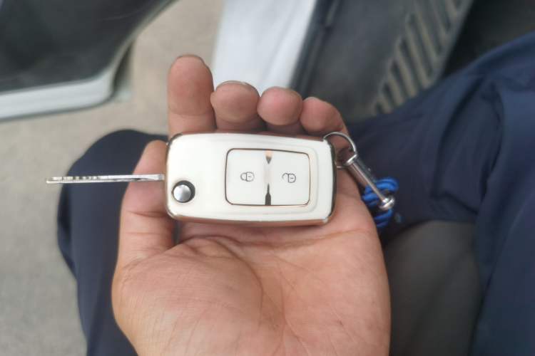 Used CHANGAN KAICHENG Ruixing EM80 2025 Passenger Version Comfort Edition 6-Seater 300 km Dual-Swing Doors Vehicle Key